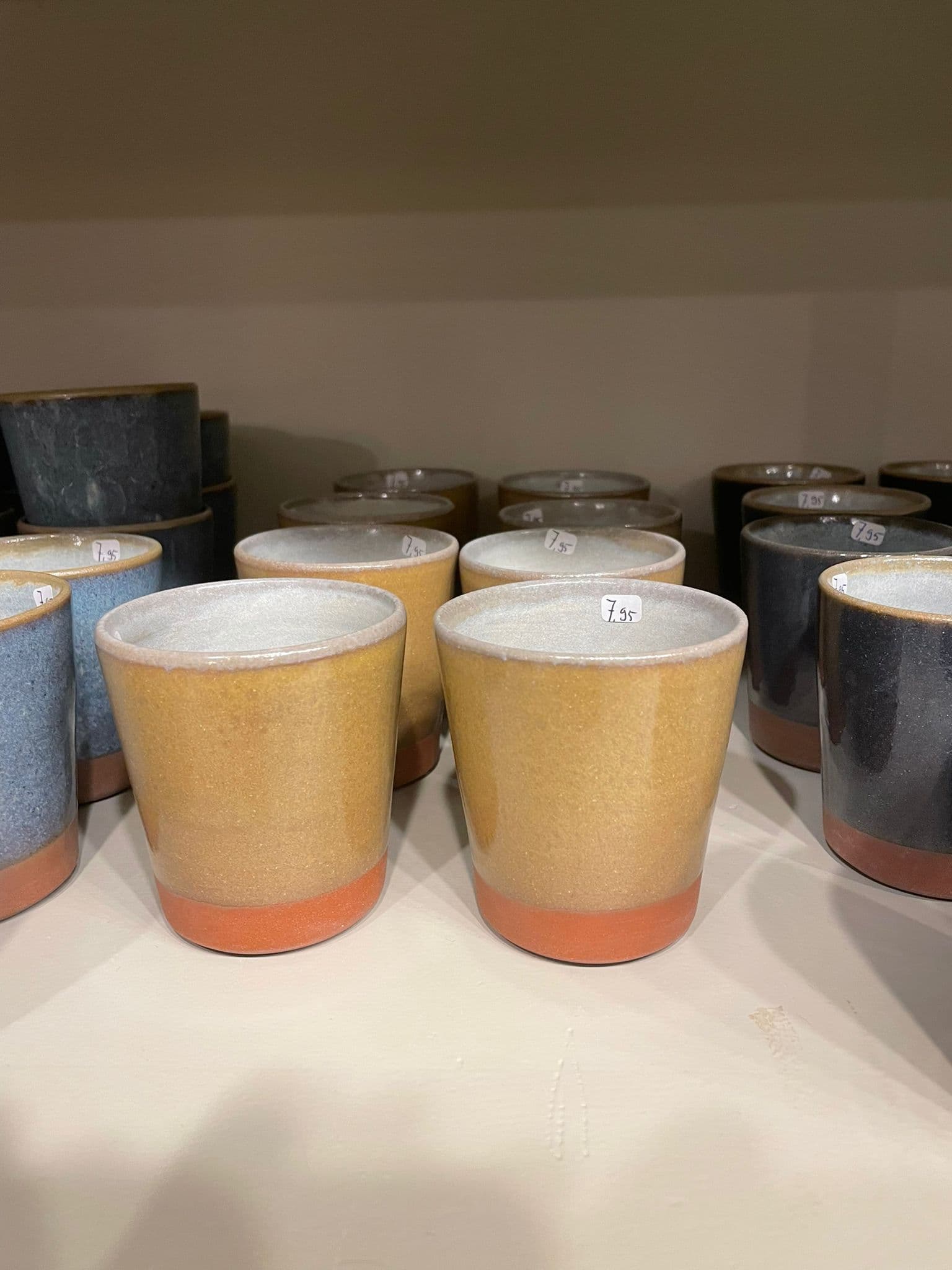 Handgemaakte keramiek - cup high yellow